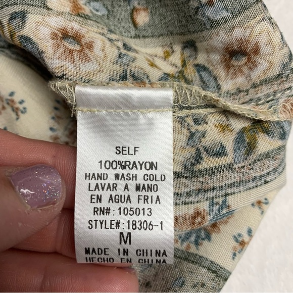 Andree by Unit medium green floral deep arm hole top super cute - Picture 6 of 7